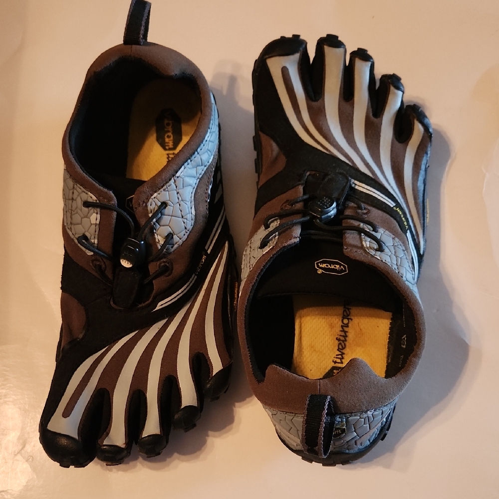 Vibram FiveFingers Black and Brown Toe Shoes